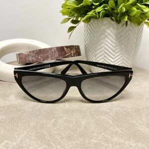 Tom Ford 56MM Cat Eye Sunglasses Black Frame Smoke Lens | New in Case